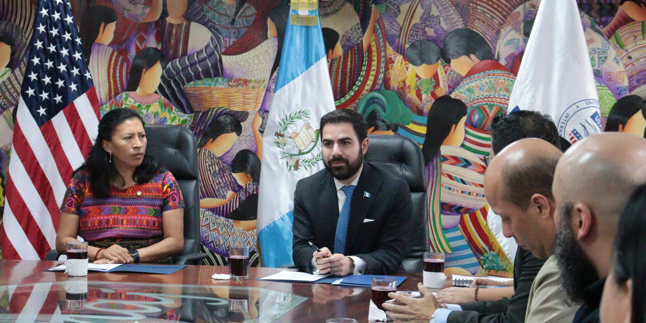 Director Ejecutivo de la CNC, Santiago Palomo en reunión con ministra de Trabajo y Previsión Social, Miriam Roquel. Foto: (CNC, Dirección de Comunicación Social).
